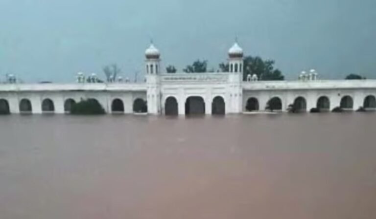Floodwater Enters Inner Area of Historic Sikh Shrine