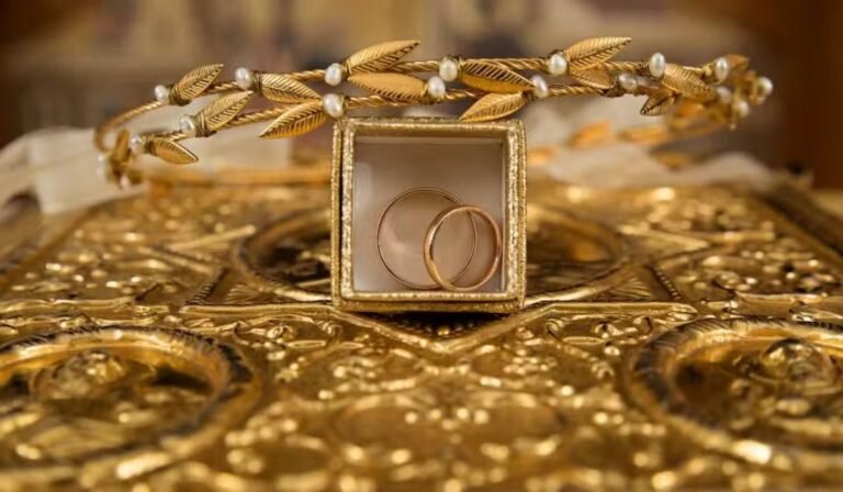 Precious Metals Slide in Pakistan and Abroad